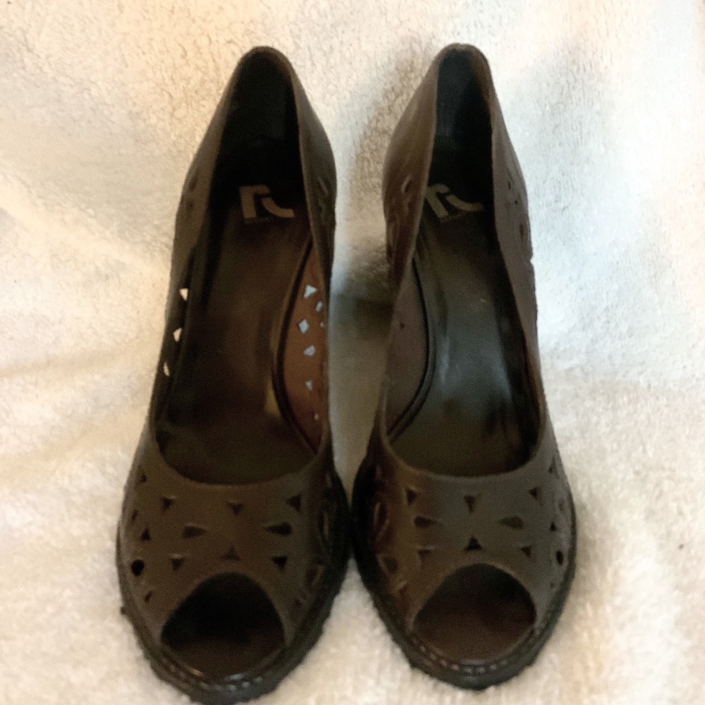 REPORT Leather wedges